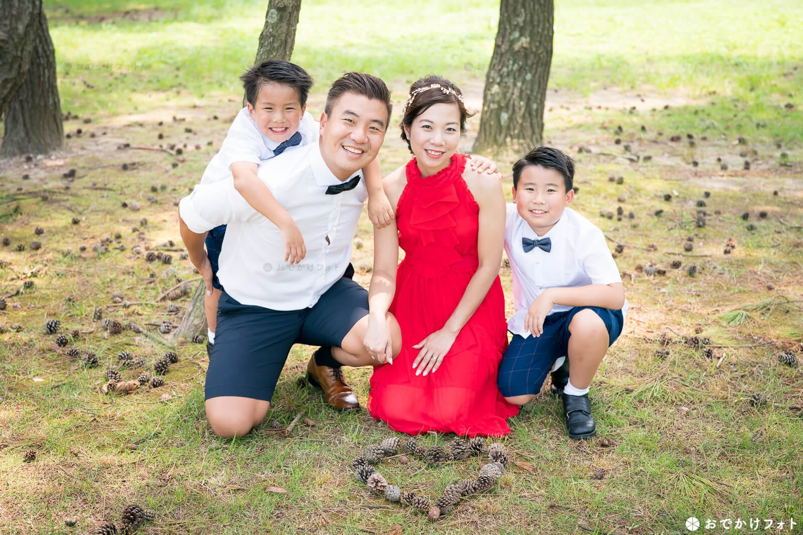 小戸公園で結婚10周年記念の家族写真
