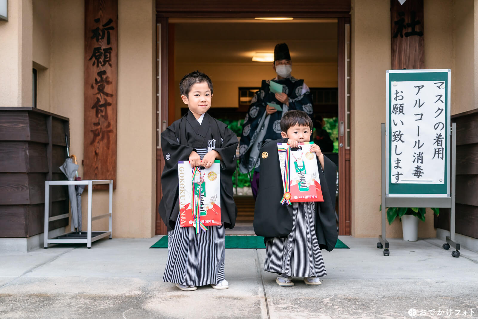 福岡縣護国神社で七五三の出張撮影
