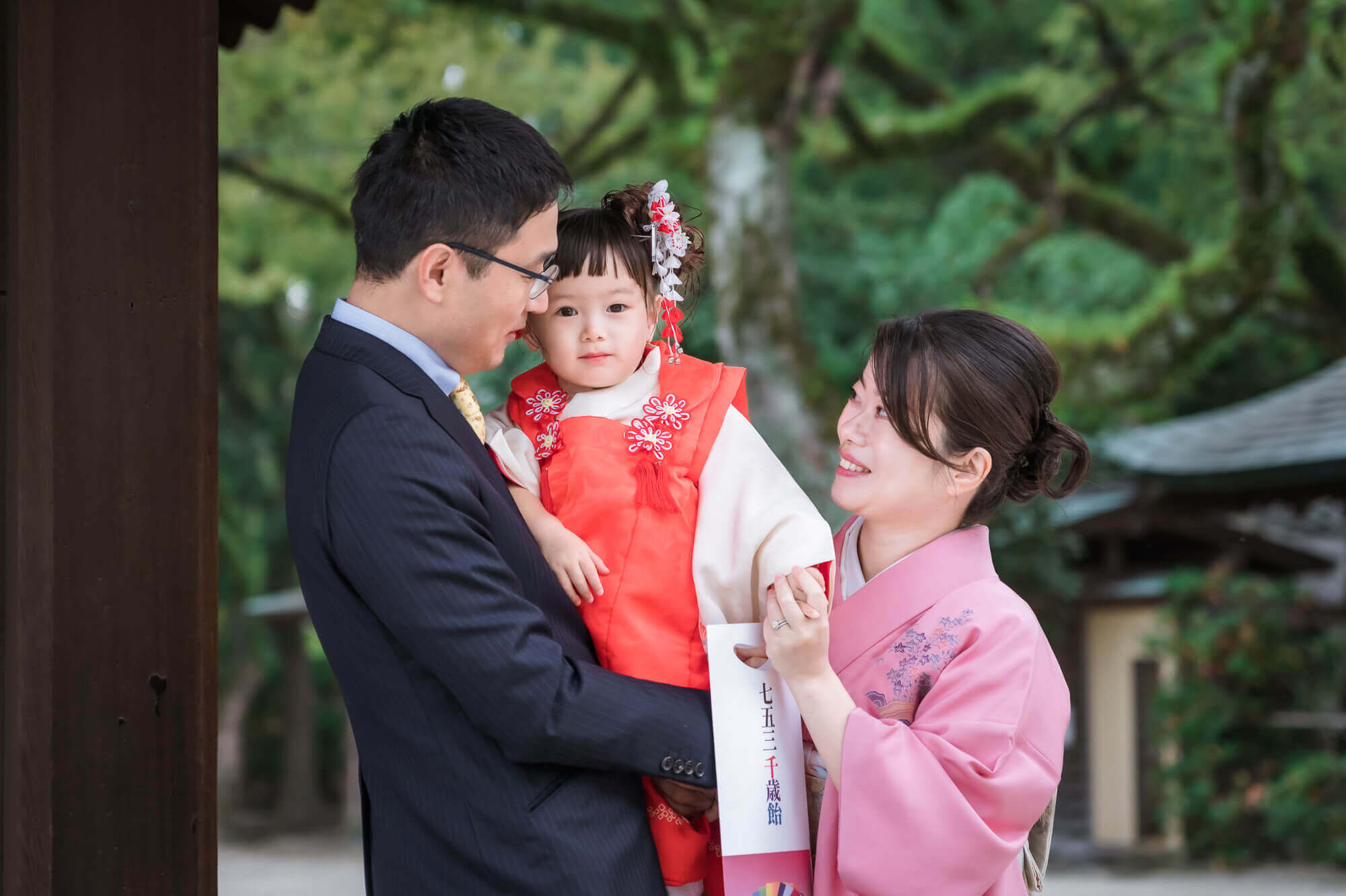 筥崎宮で七五三の出張撮影、ビー玉のような透き通った目で、まるでお人形さんのような可愛さでした♡