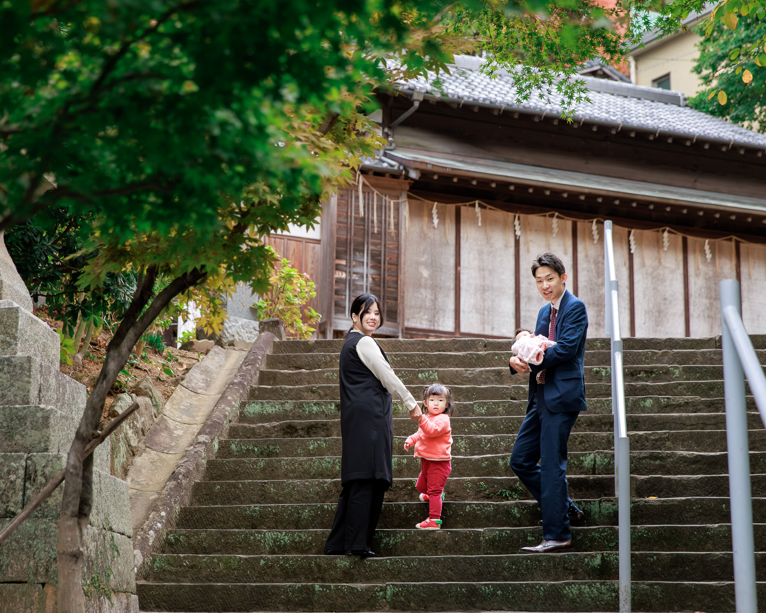 紅葉八幡宮でお宮参りのロケーションフォト出張撮影