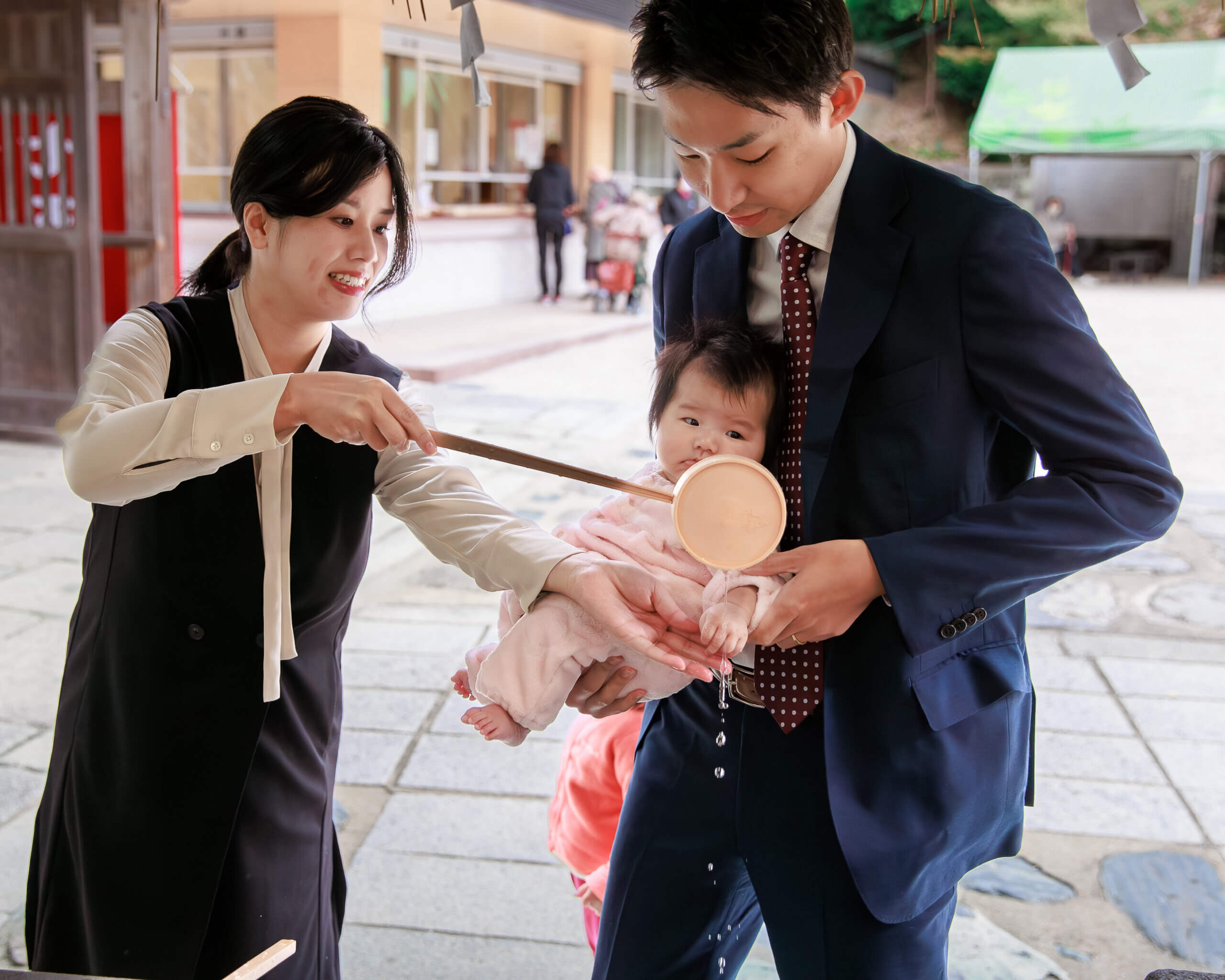 紅葉八幡宮でお宮参りのロケーションフォト出張撮影