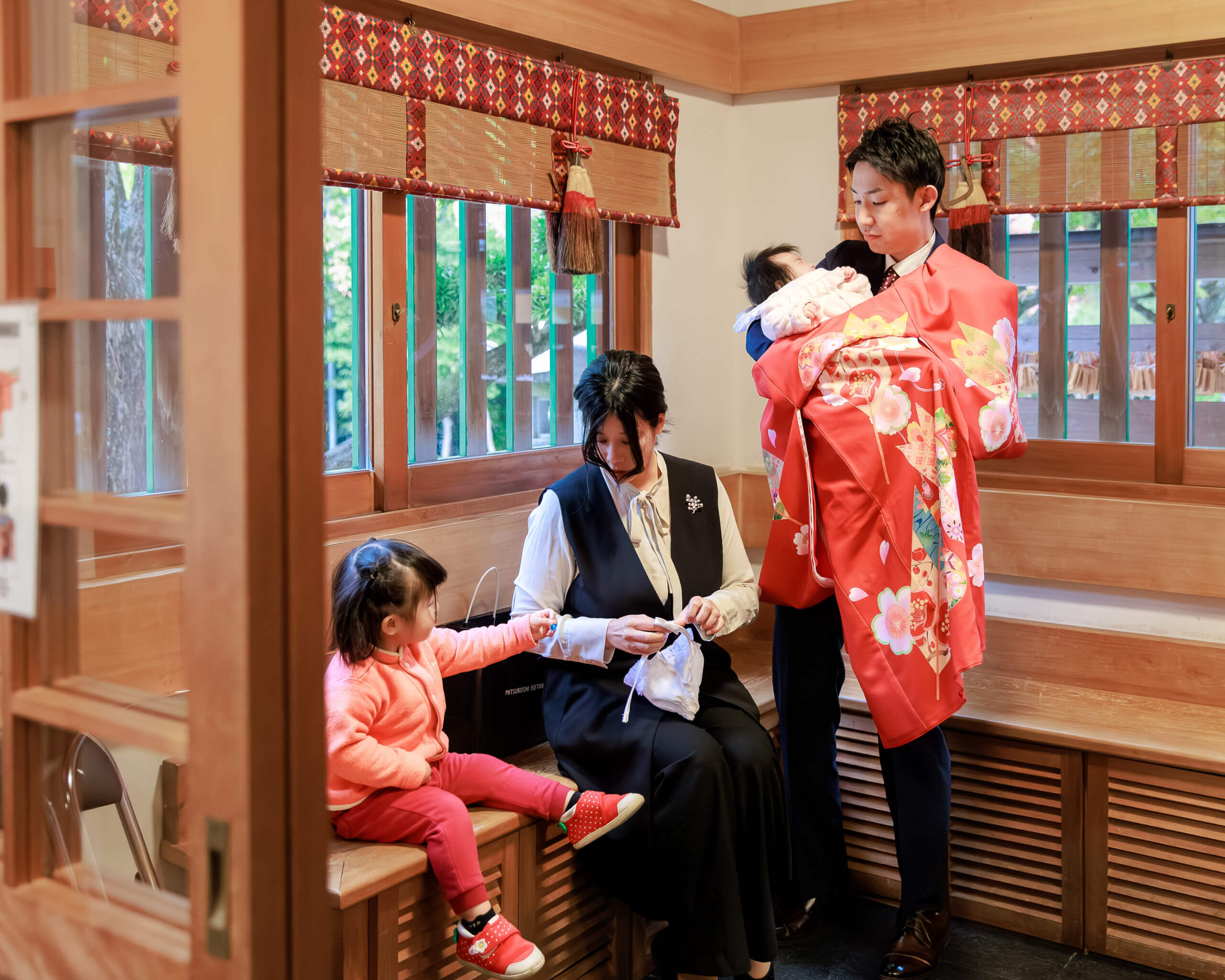 紅葉八幡宮でお宮参りのロケーションフォト出張撮影