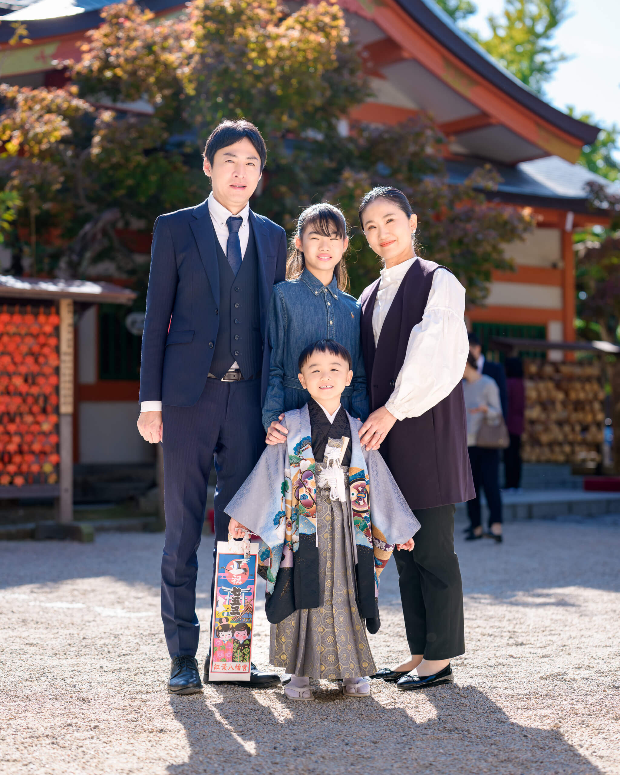 紅葉八幡宮で七五三のロケーションフォト出張撮影