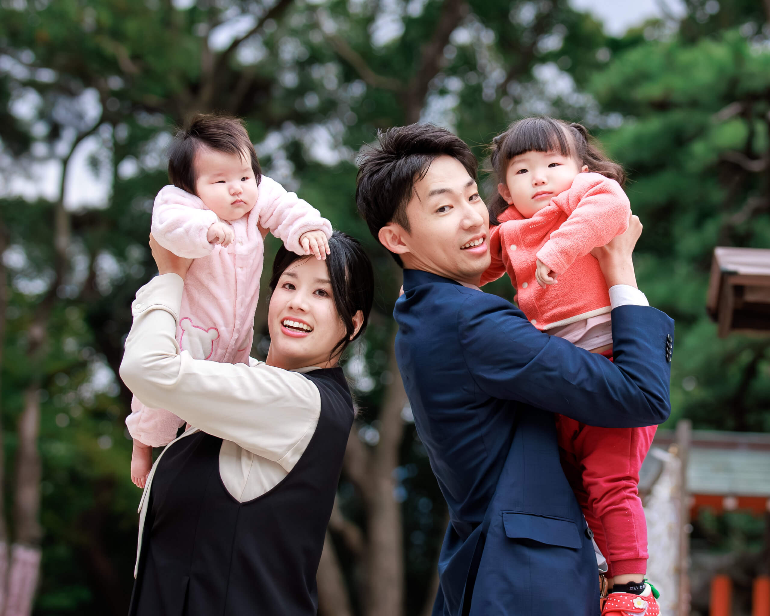 紅葉八幡宮でお宮参りのロケーションフォト出張撮影