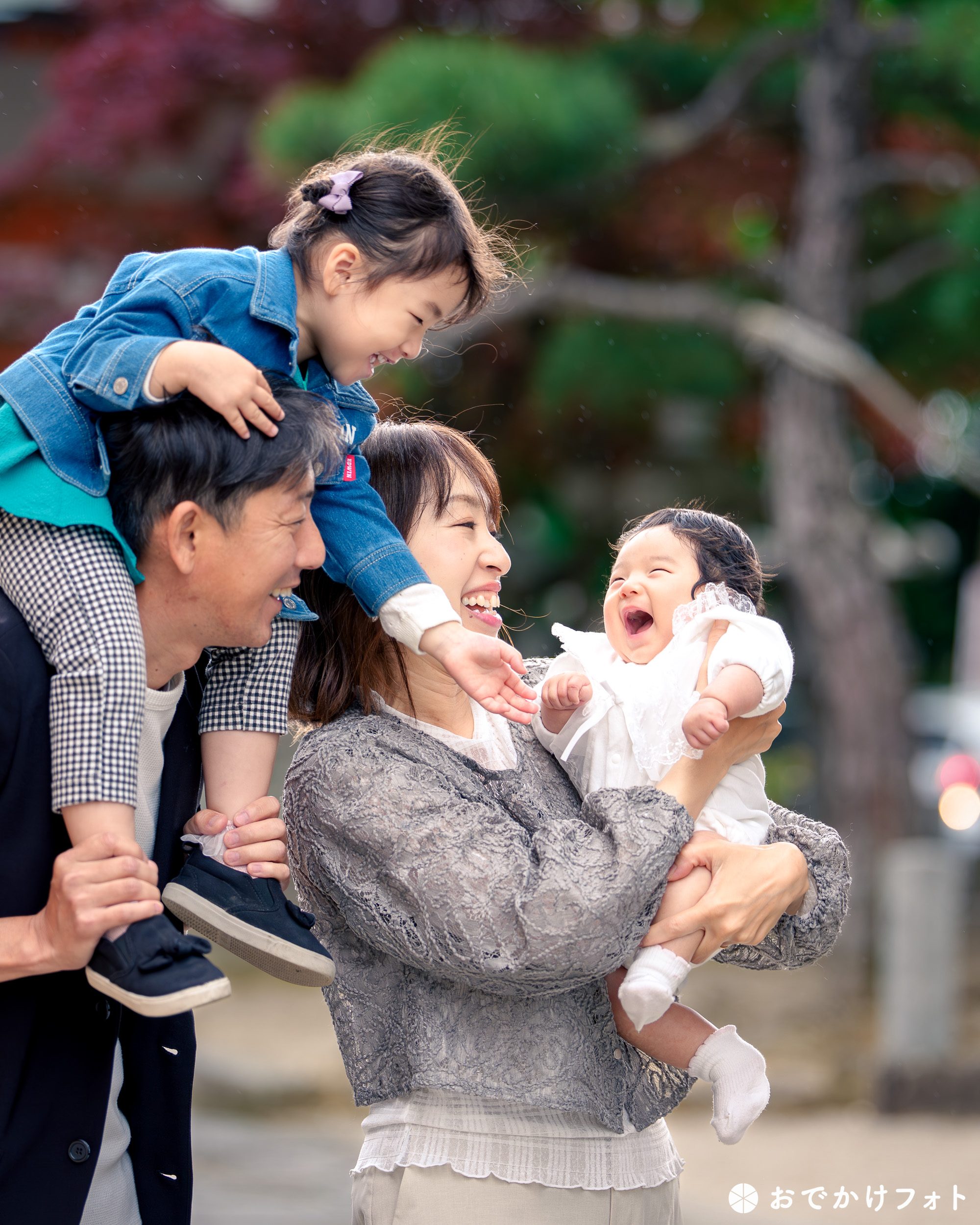 紅葉八幡宮でお宮参りのロケーションフォト出張撮影
