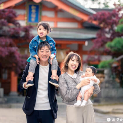 紅葉八幡宮でお宮参りのロケーションフォト出張撮影