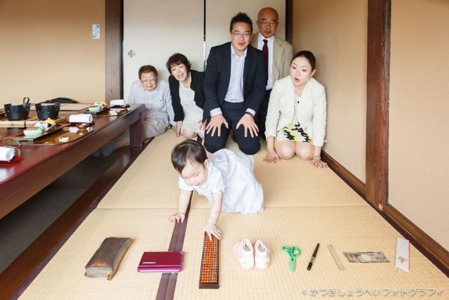 １歳誕生日お餅踏みは写真も動画も撮れる福岡の出張撮影おでかけフォト